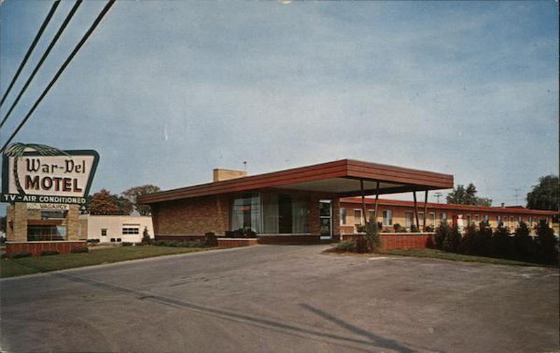 War-Del Motel - Vintage Postcard